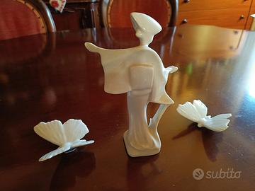 Statuetta di geisha danzante e farfalle porcellana