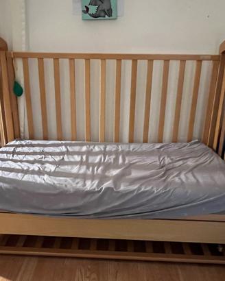 Lettino per bambini in legno con materasso