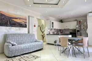 4 LOCALI A GIUGLIANO IN CAMPANIA