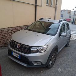 Dacia Sandero stepway 2020 TD blu con 53600km