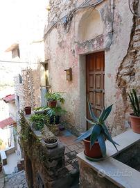 Casa immobile terra clielo Sonnino centro storico