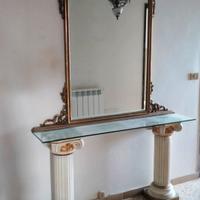 ingresso con specchio e colonne 