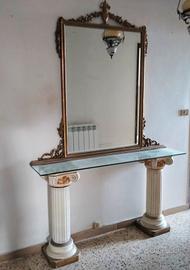 ingresso con specchio e colonne 