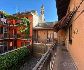 Appartamento di 360 m² con 5 locali e box auto dop