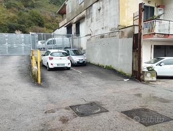Spazio parcheggio o altro con utenze Soccavo