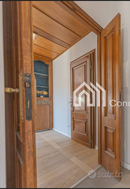 Porta massello varie tipologie con mostra e telaio