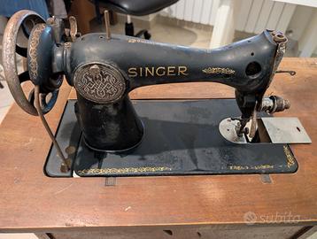 Macchina per cucire Singer con mobile originale
