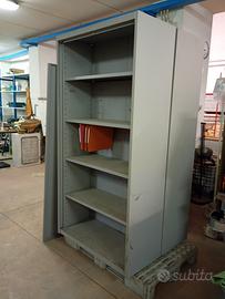 Armadio di metallo
