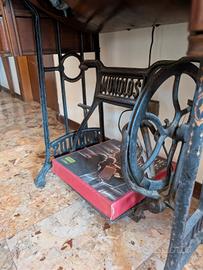 mobile con macchina da cucire 