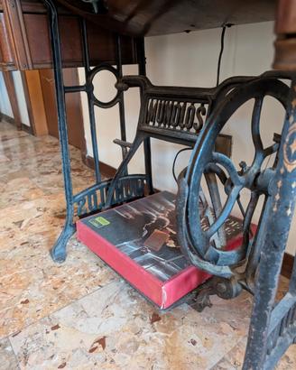 mobile con macchina da cucire 
