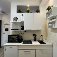 Monolocale con bagno , arredato