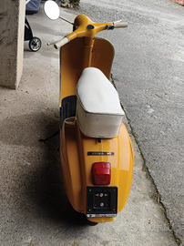 Vespa giallo