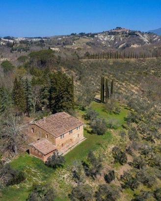 Rustico / Casale di 400 m² con 5 locali e box auto