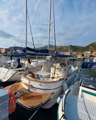 Cilento 28 mid cabin