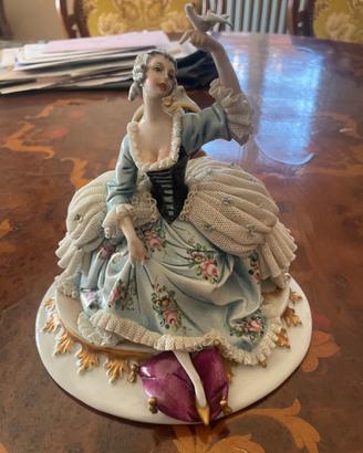 Statuina Capodimonte firmata G. Pellati