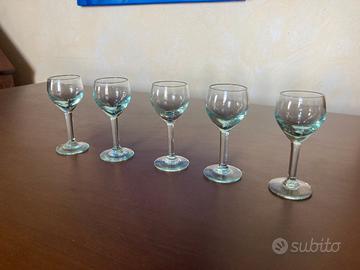 Set 5 bicchierini da liquore - In vetro - 9 cm.