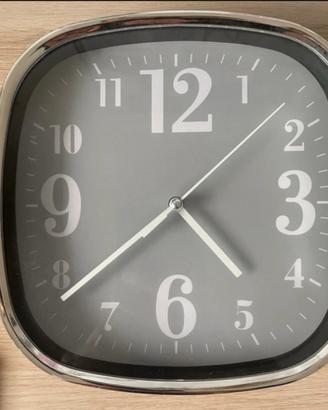 Orologio da parete con cornice in metallo