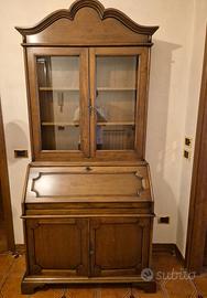 Credenza in legno con vetrina – compatta