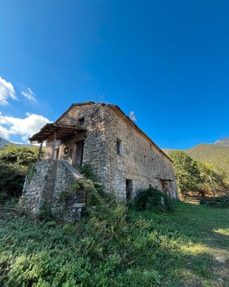 Supino casale in pietra
