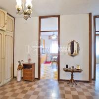 CINQUE LOCALI SEMIRISTRUTTURATO, CON TETTO NUOVO !