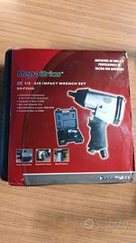 Avvitatore pneumatico ad impulsi con bussole