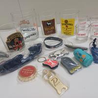11 gadget + 8 bicchieri pubblicitari peroni ecc--