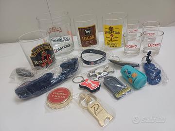 11 gadget + 8 bicchieri pubblicitari peroni ecc--