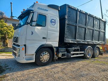 Volvo,targa gialla, macchina operatrice, scarrabil