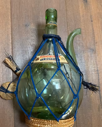 Fiasco vino bianco Ruffino vetro soffiato verde.
