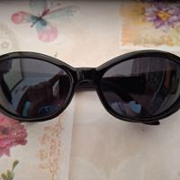 Occhiale da sole nero modello vintage