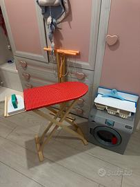 Lavatrice, stendino e asse da stiro