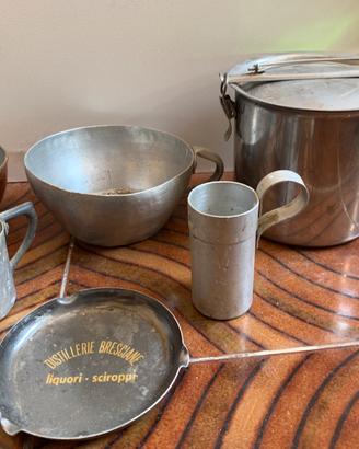 Oggetti in metallo vintage antiquariato