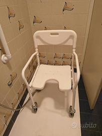Sedia doccia per anziani e disabili