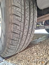  215/75R16 C 2 gomme del'  21  ma con pochi km.