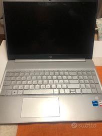 Portatile HP  15,6 pollici, 16 GB, Silver