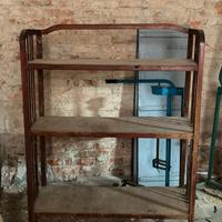 Mobile a scaffali in legno