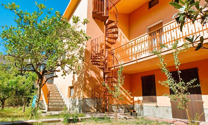 Villa su tre livelli