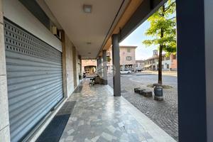 NEGOZIO A LALLIO