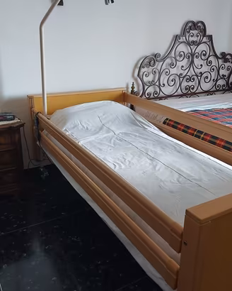 Letto ortopedico motorizzato, girello ascellare