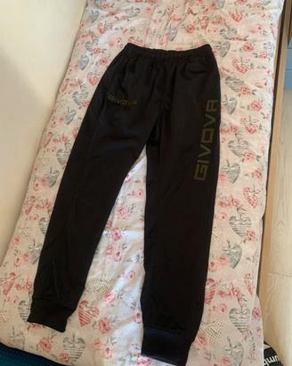 tuta pantaloni sportivi