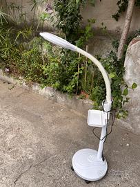 Lampada da estetista o per tatuaggi