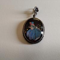 ciondolo d'epoca in argento con ala di farfalla