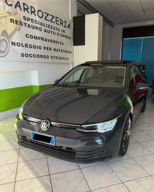 Volkswagen Golf 8 1.5 etsi 150 cv