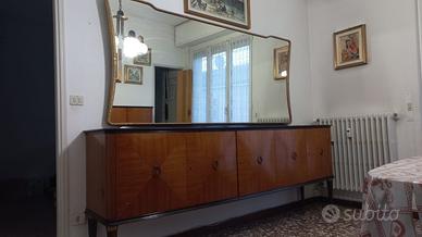Mobile vintage credenza