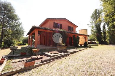 TRIFAMILIARE A ALANNO