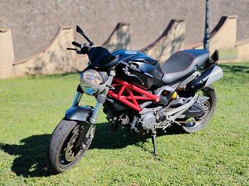 ducati monster 696