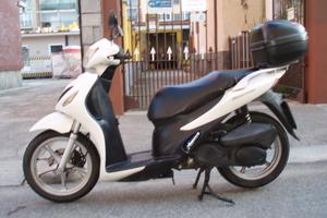 Suzuki SIXteen 125 ie CBS