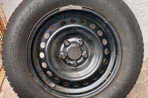 Gomme da neve Dunlop 215/65 R16 + Copricerchi