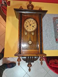 orologio a pendolo a muro