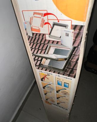 Finestra tetto Dakota ( stile Velux )66x98 +telaio